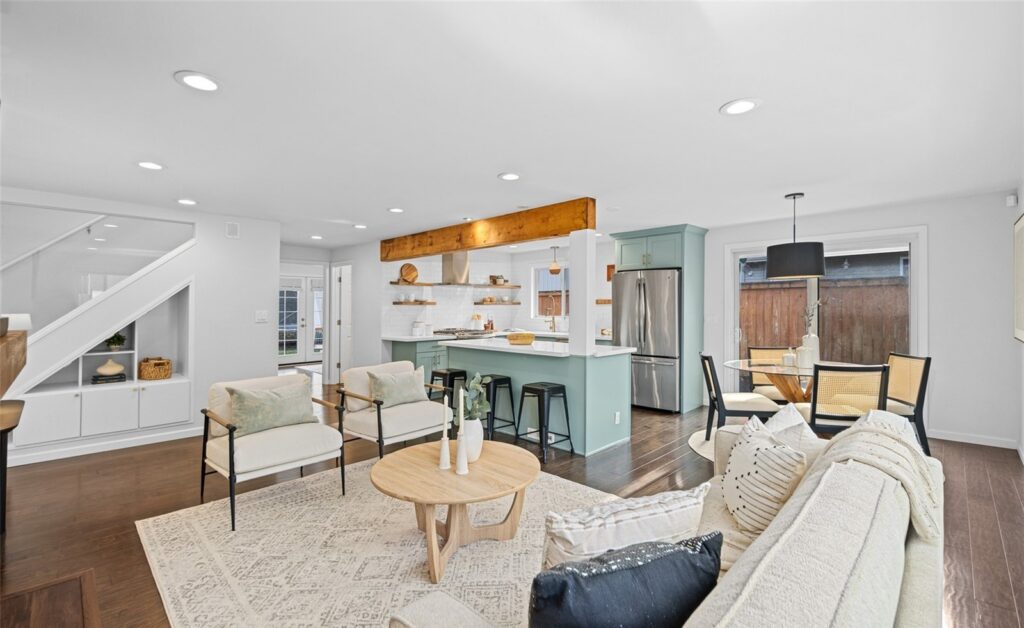 Staged living room on Mercer Island by IntExt Staging