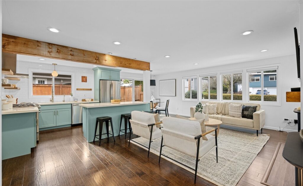 Home staged by IntExt Staging in Mercer Island, photo 05