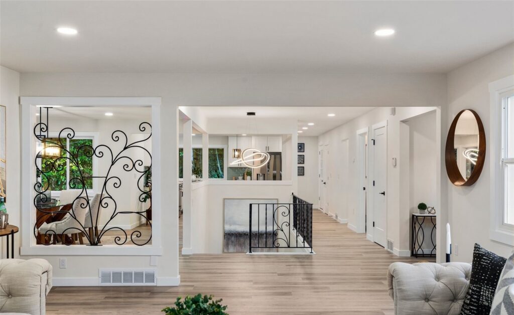 Home staged by IntExt Staging in Normandy Park, photo 04