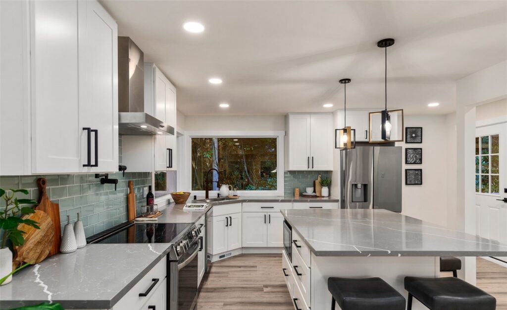 Home staged by IntExt Staging in Normandy Park, photo 08
