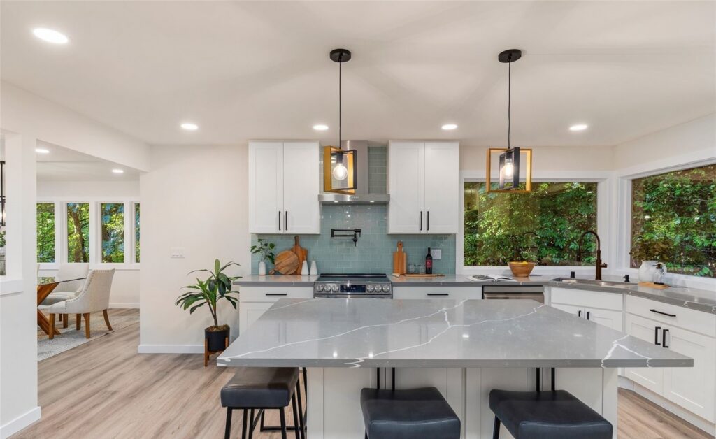 Home staged by IntExt Staging in Normandy Park, photo 10