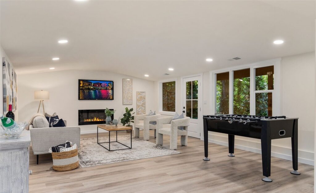 Home staged by IntExt Staging in Normandy Park, photo 19