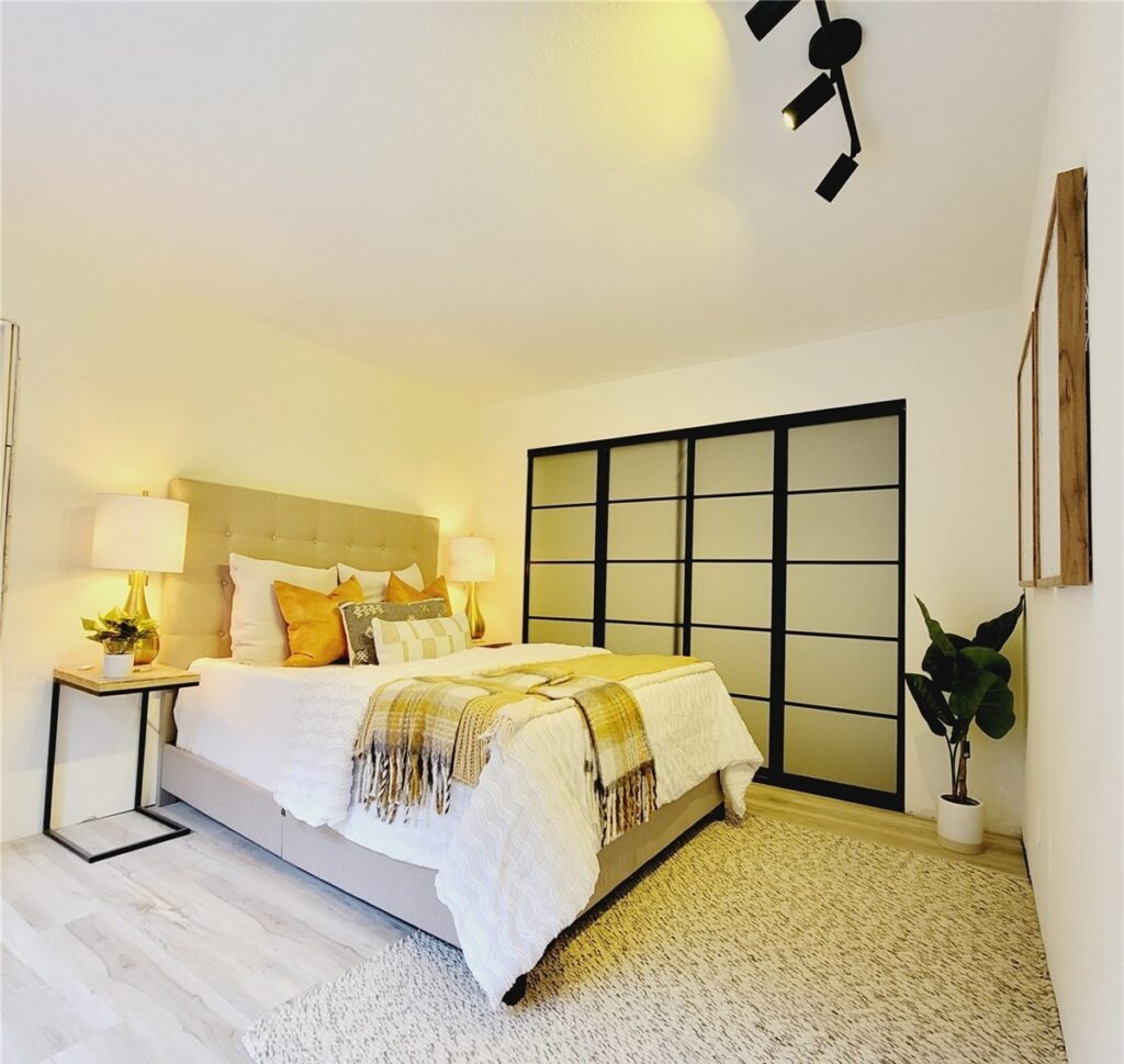 Home staged by IntExt Staging in Redmond, photo 03