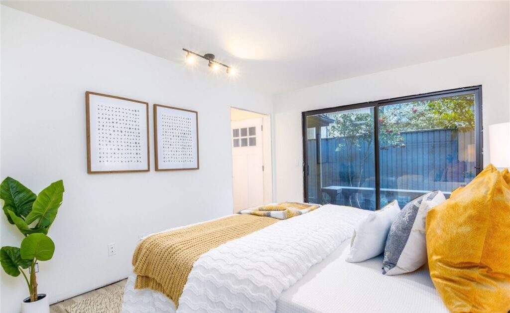 Home staged by IntExt Staging in Redmond, photo 04