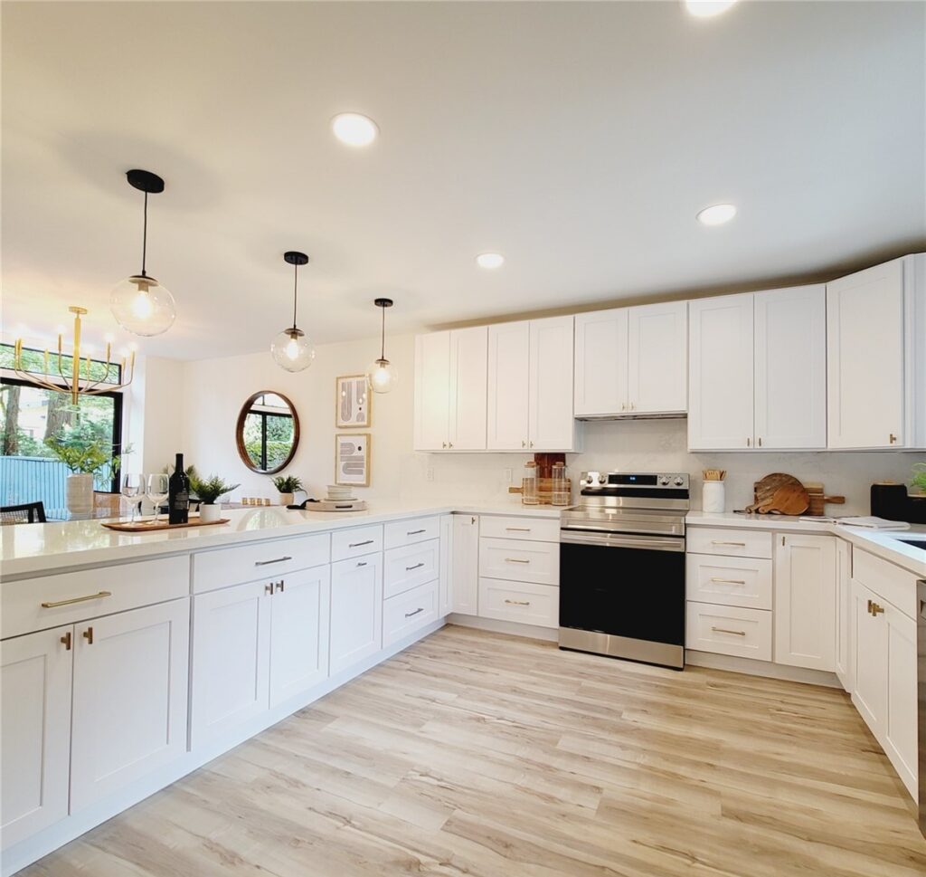 Home staged by IntExt Staging in Redmond, photo 07