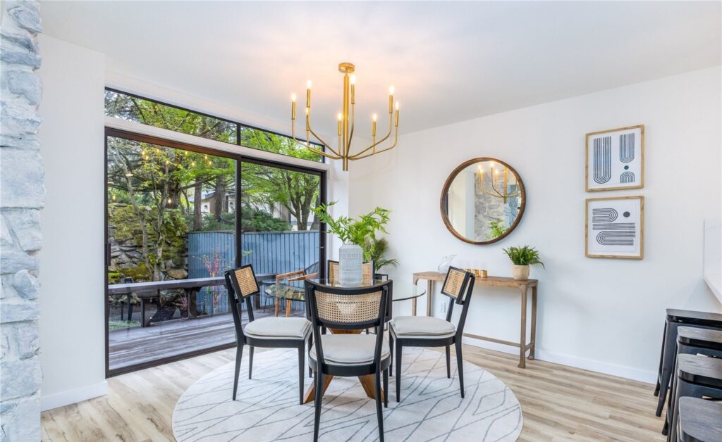 Home staged by IntExt Staging in Redmond, photo 10