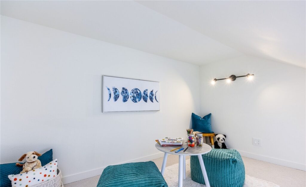 Home staged by IntExt Staging in Redmond, photo 26